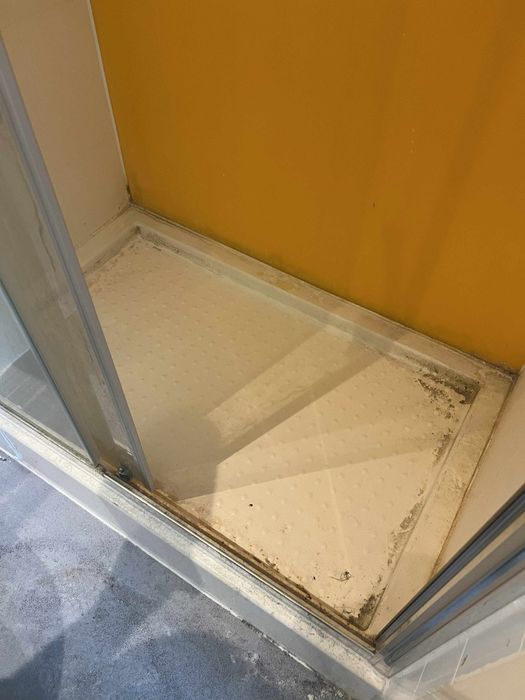 Execut lucrari de curetenie la firme si locuinte