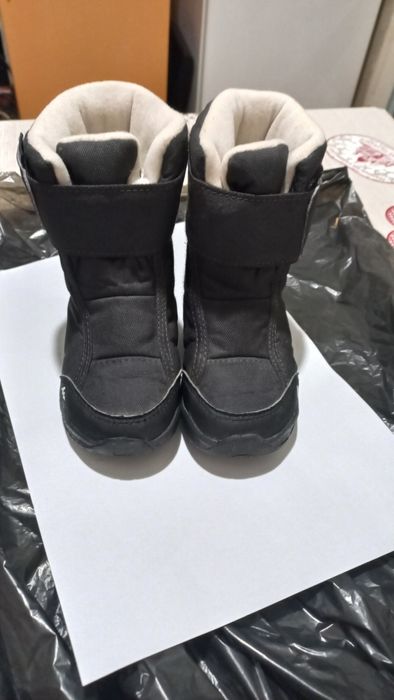 Черни детски боти