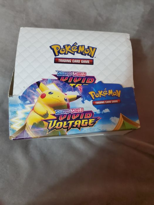 Carti pokemon aproape noi