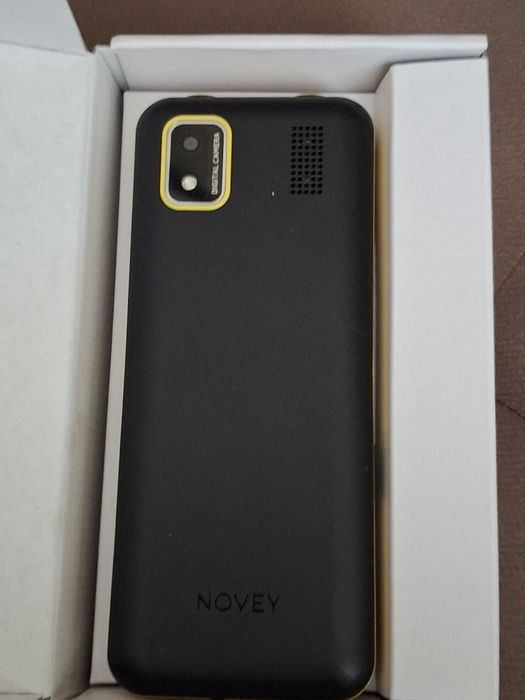 Новый кнорочный телефон Novey