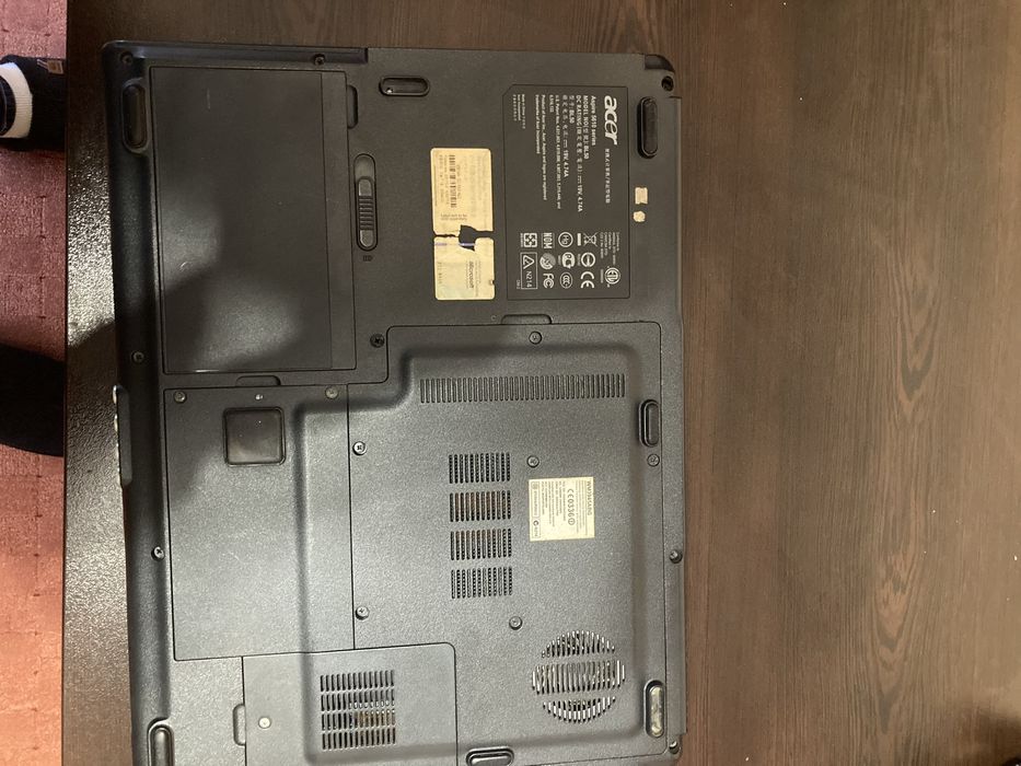 Лаптоп,работещ може и за части