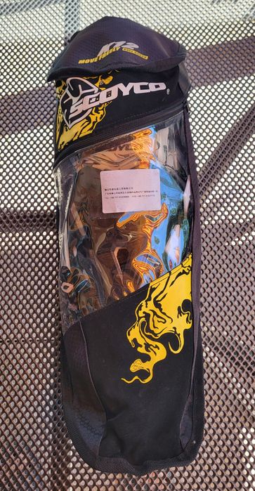 Предпазни кори за коленете на мотористи