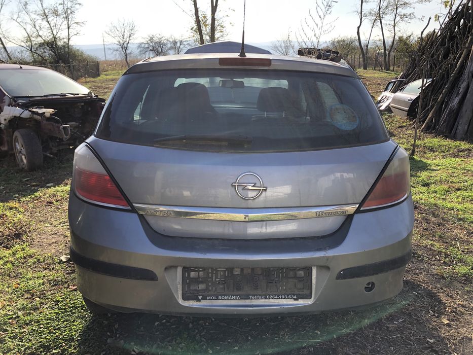 Dezmembrez Opel Astra H 1.6 cod Z16XEP Culoare Gri Z163