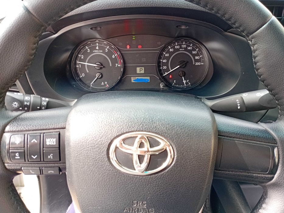 Toyota Hilux 2021 год