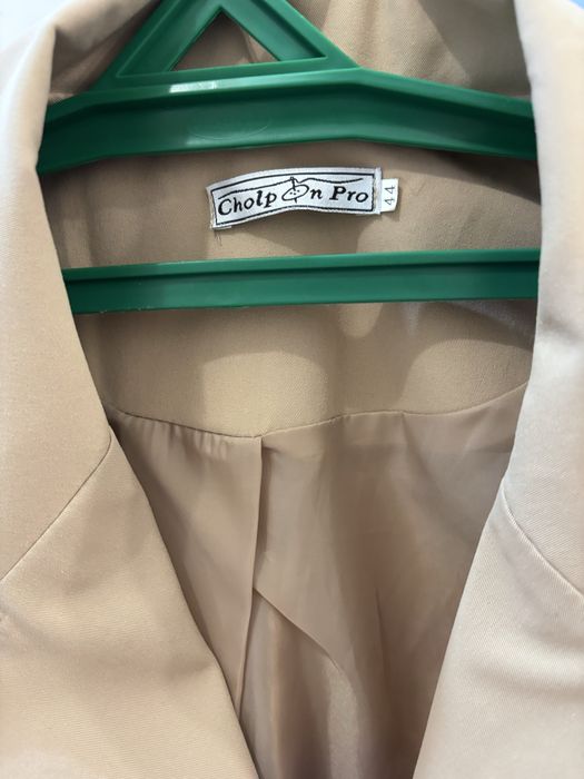 В продаже тренч