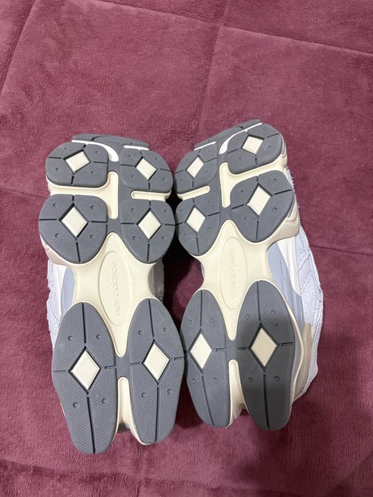 New Balance 9060 - marimea 45 NOI