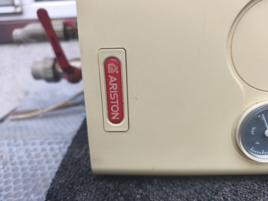 Vând centrala ariston