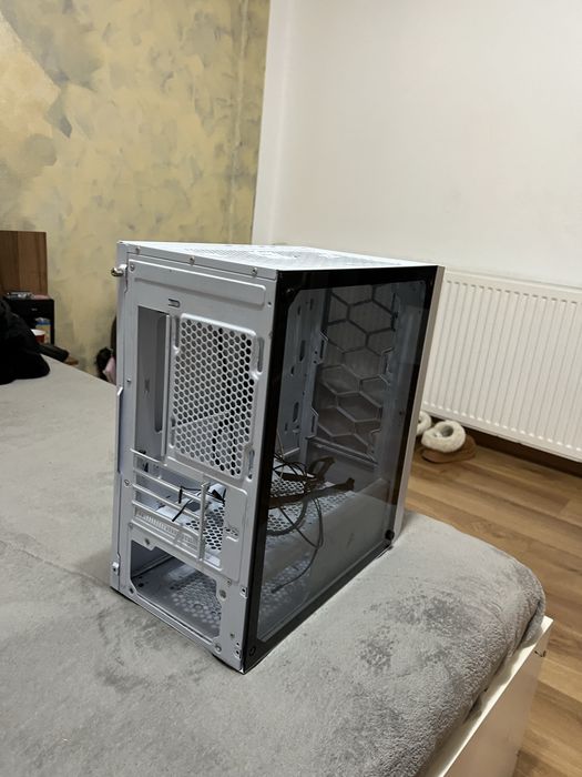 Carcasa first player