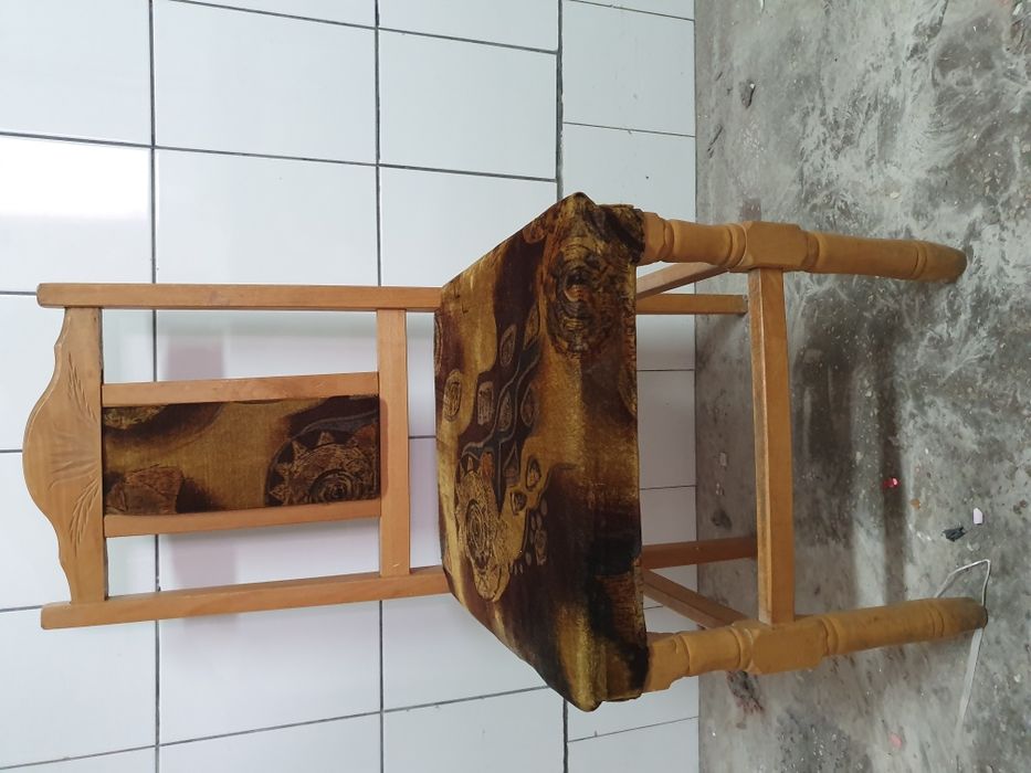 Scaun tapitat lemn masiv