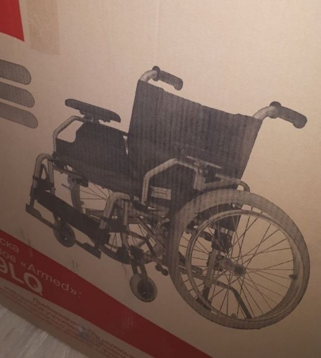 Продам инвалидную коляску,  новая