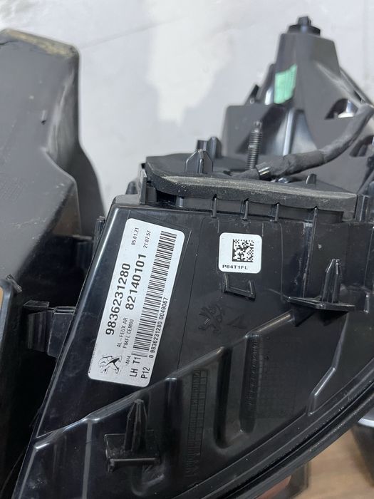 Triple stopuri spate stanga dreapta Peugeot 3008 1.5 hdi 2020-2024