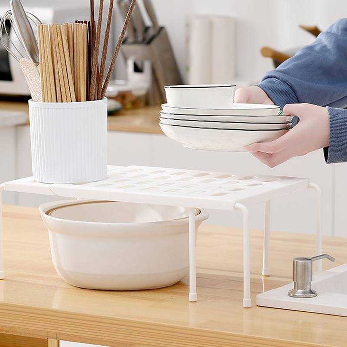 Разтягащ се рафт органайзер за чинии, чаши, обувки и др.