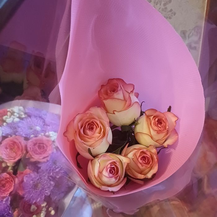 Б у букетик роз 5 шт