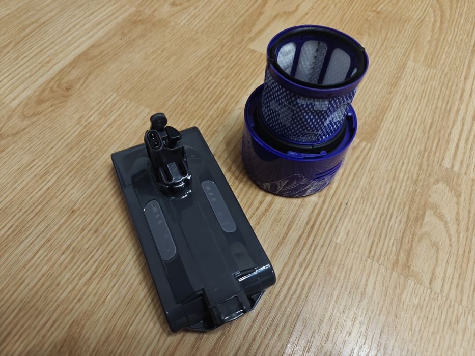 Baterie + Filtru Aspirator Dyson v10