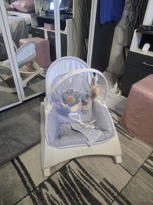 Запазен детски шезлонг