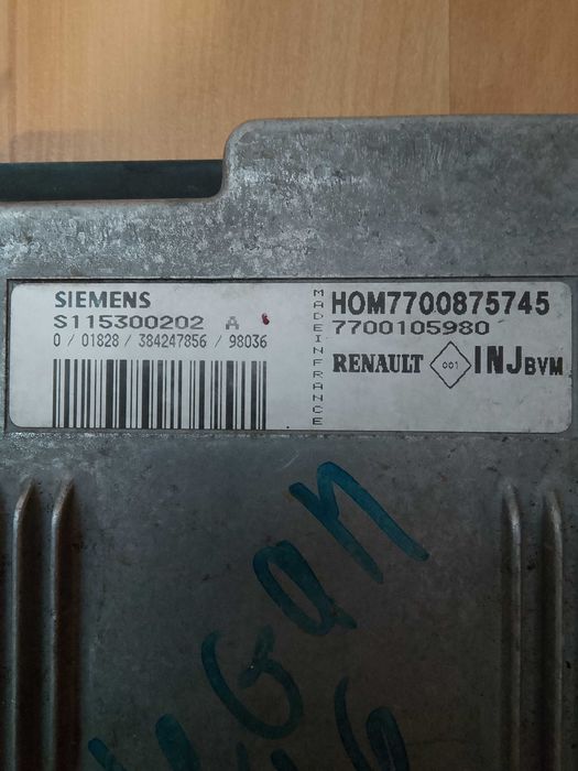 Продавам компютър и дроселова клапа за Рено Меган 1