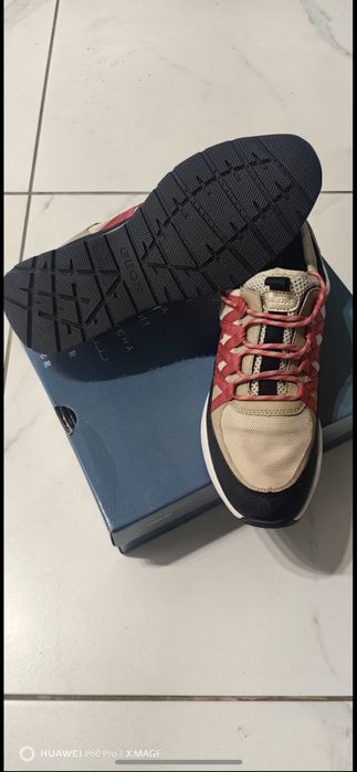 Туристически маратонки