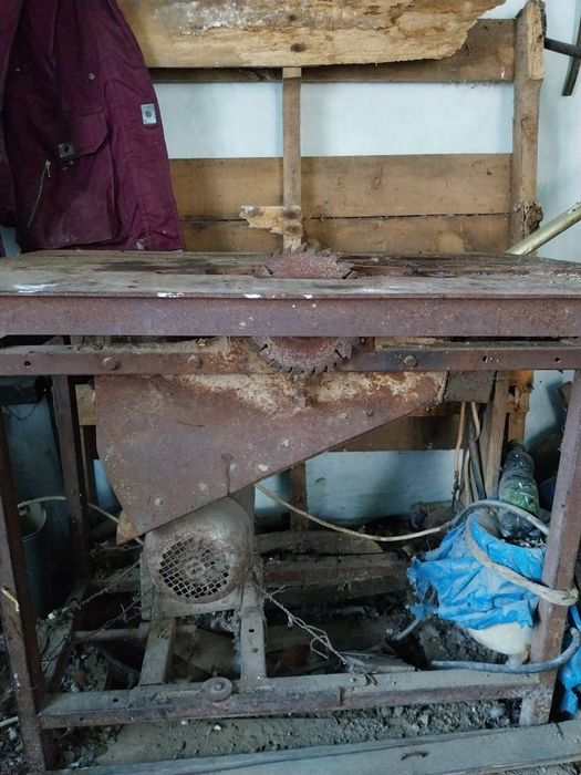 Vând  abric  prelucrare lemn