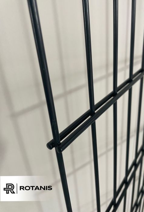 Gard din piatra concasata și plasa zincata