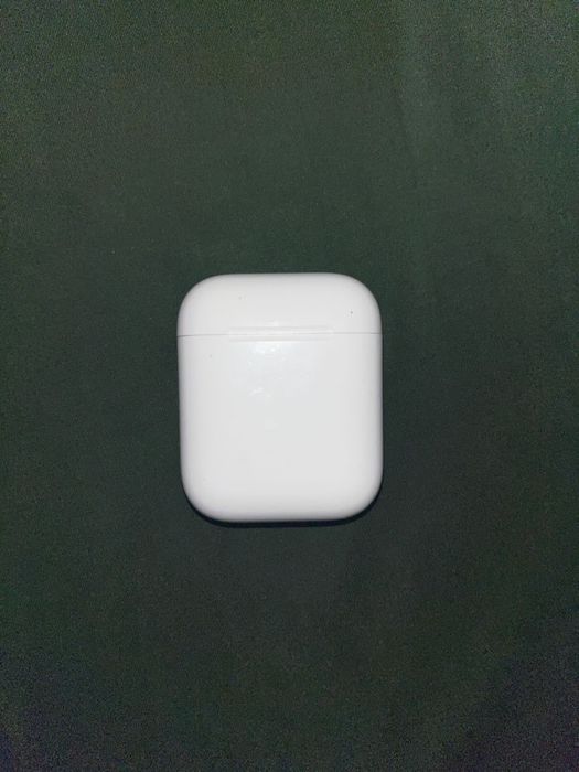 Продам кейс оригинал airpods 2