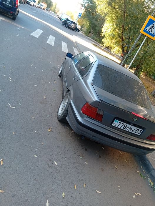 Автомобиль бмв 318і