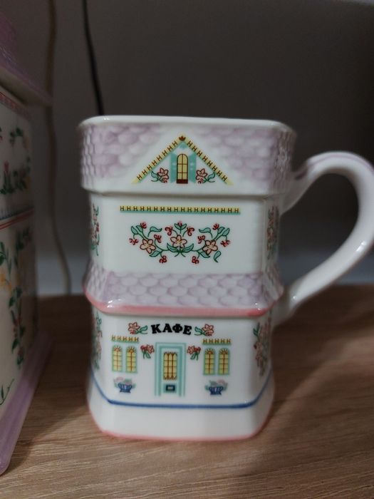 Буркан за кафе и чаша