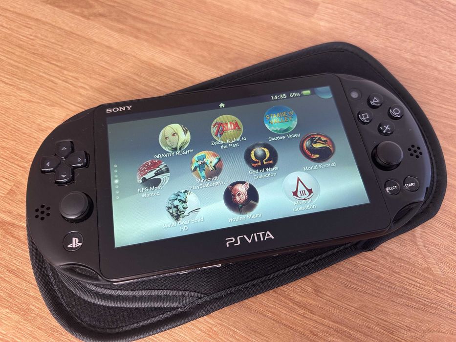 Consolă PS Vita Slim PCH-2000 modată — retro gaming | Japonia