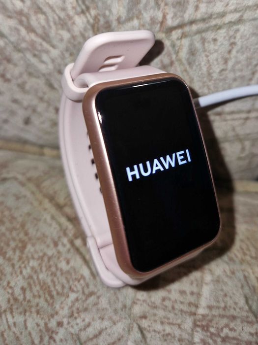 Смарт часовник HUAWEI Watch Fit