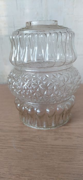 Продавам стъклени абажури за полилеи