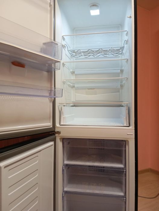 Хладилник Bekо с фризер