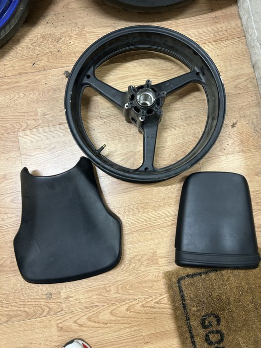 Седалки и предна джанта за honda cbr 600rr 2003-06