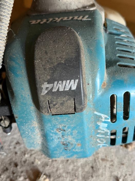 Motocoasa Makita EBH252U, cu motor în 4 timpi