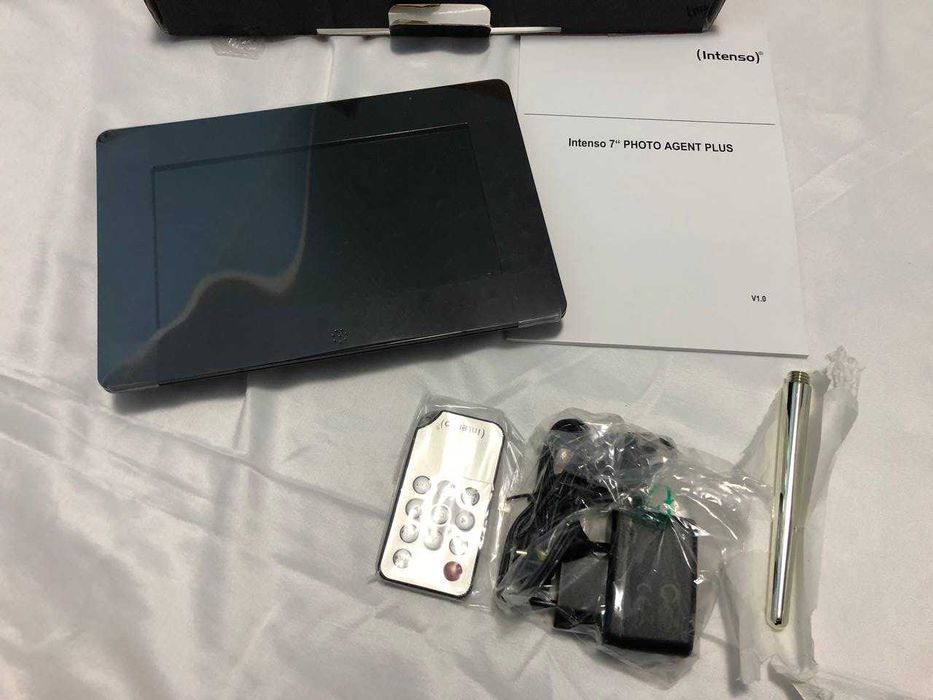 CADOU CRĂCIUN - Ramă Digitală  de 7" (17.70cm) TFT-LCD 16:9 - Intenso