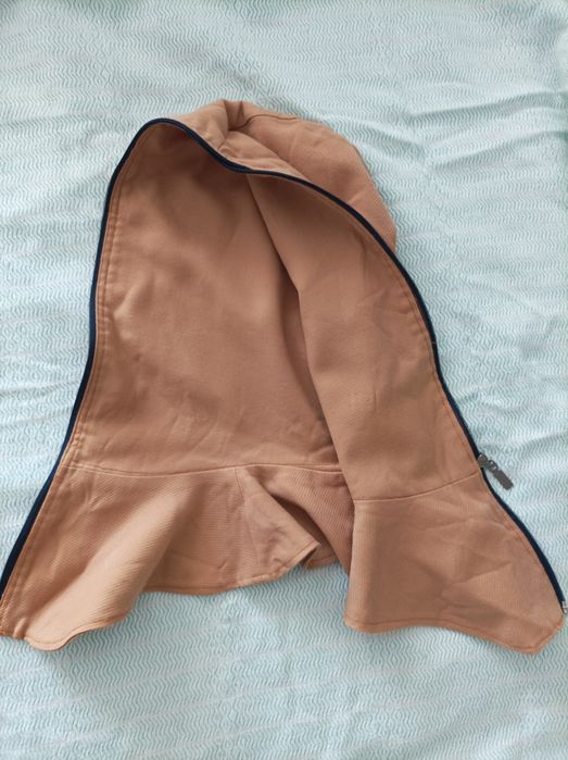 Капор куплена в России с замком очень красивая два слоя шерсти