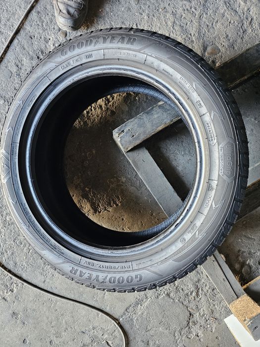 2 anvelope iarna 215 55 17 Goodyear 2021