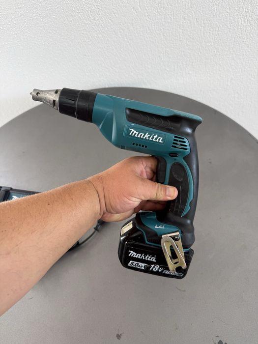 Акумулаторен винтоверт за гипсокартон Makita DFS451 (18V) + Батерия 5.0Ah и Бързо зарядно