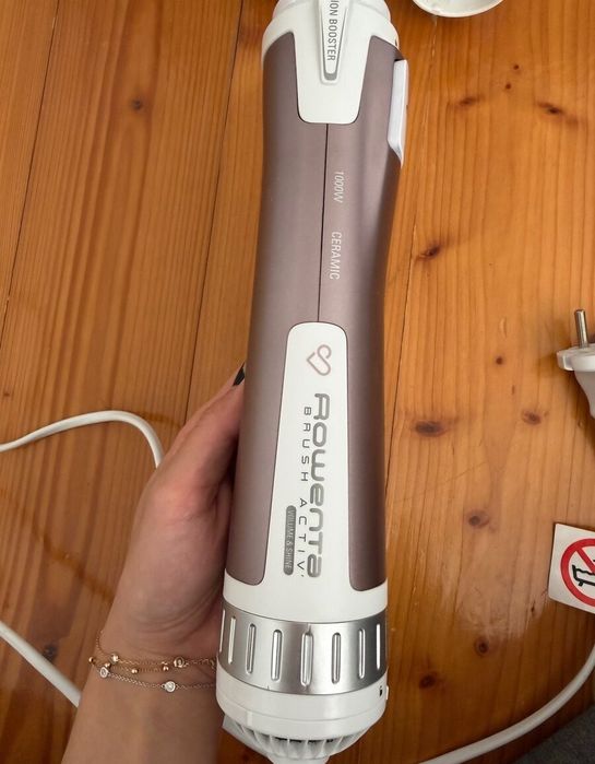 Perie rotativa ROWENTA noua, in garantie 2 ani, CF9540F0, 1000W, 2 viteze, 2 trepte temperatura, invelis Keratina