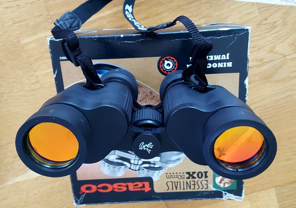 Бинокль Tasco Essentials