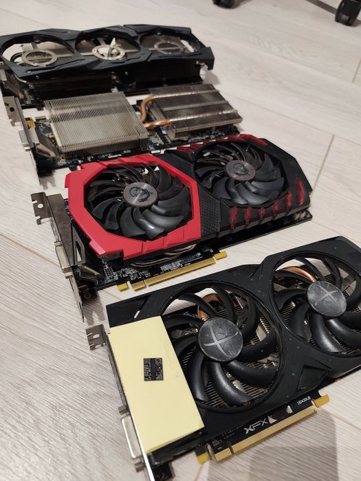 4x Placa video  3 de 8 Gb si 1 de 4 Gb defecte