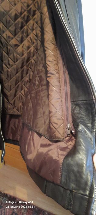 Vând haina de piele
