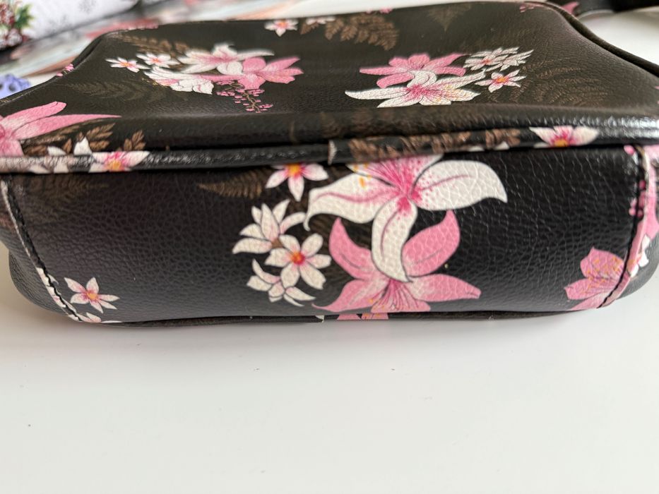 geanta clutch GUESS