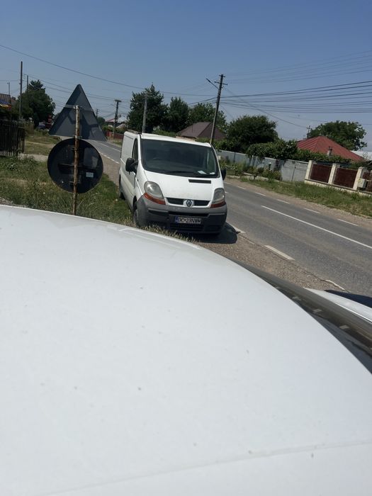 Vand vam   1.9  2006 renault trafic volan dreapta