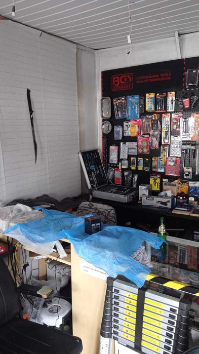 Продавам магазин