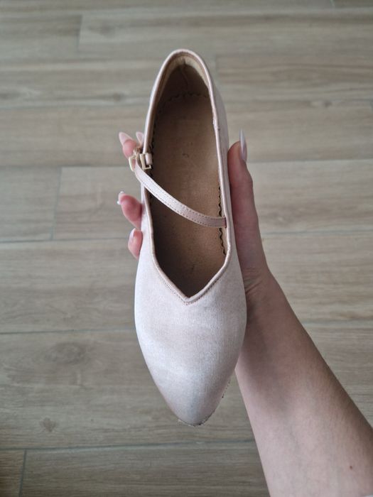 Обувки за бални танци