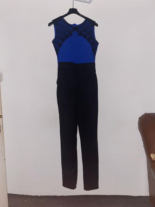 Salopetă elegantă fără mâneci