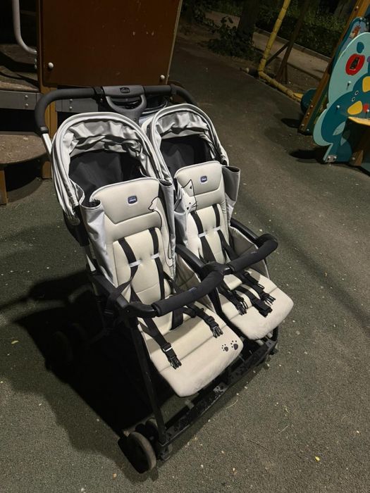 Продаю коляску для двойни (близняшек)