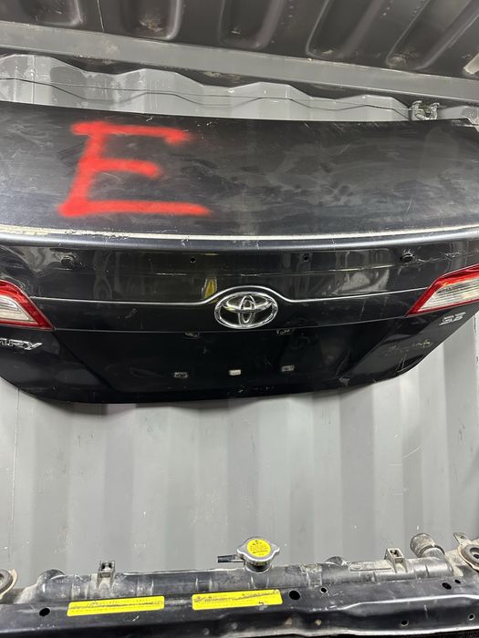 Кришка багажника Камри 50