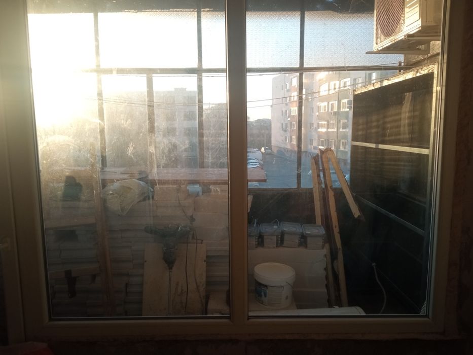 Алуминиев вратопрозорец