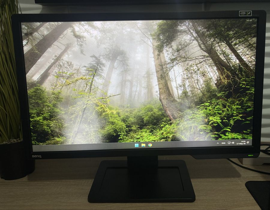 Геймърски Монитор BenQ XL2411-B  24" 144hz FullHD
