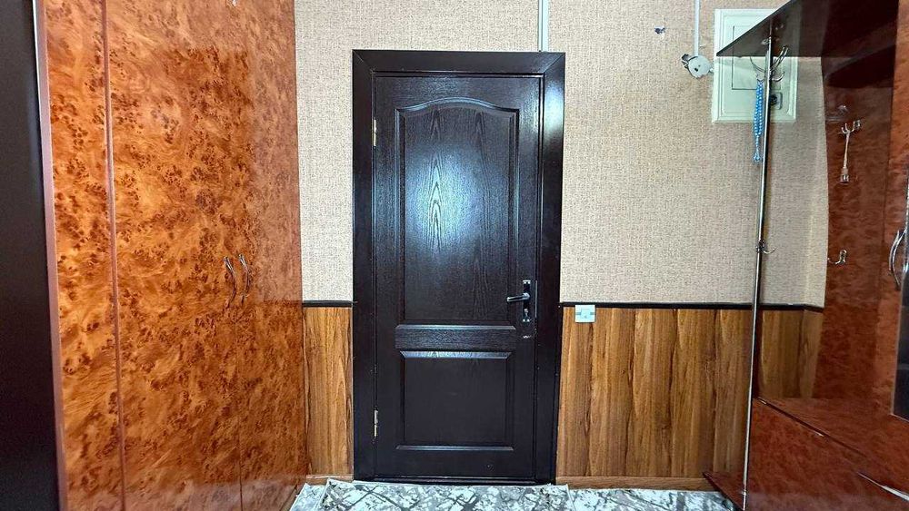 Шахар маркази Биржа 2 хонали квартира ижарага берилади. ID: 1919